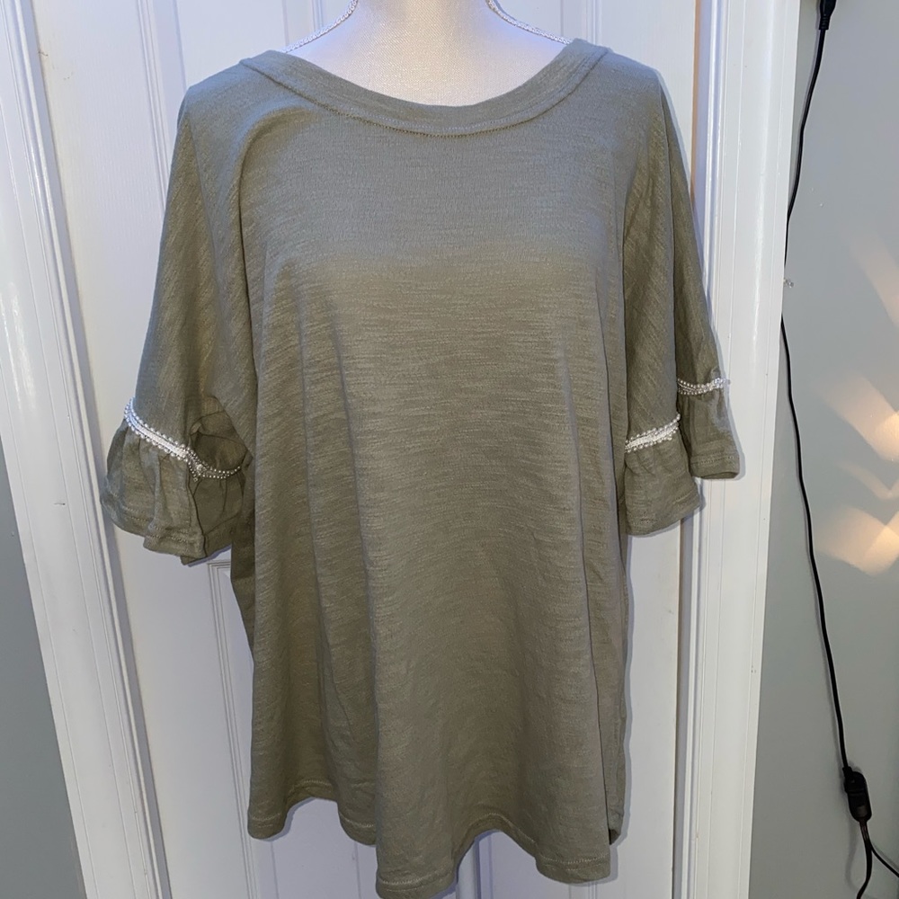 🌻BUNDLE 3 Women’s blouses for 15% off!🌻